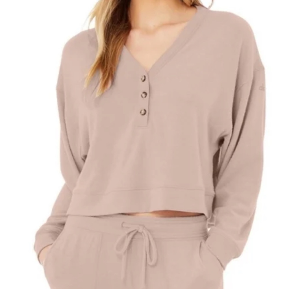 Alo Yoga - Alolux Soho Henley Oversized Crop Top Women's - Dusty Pink (S)